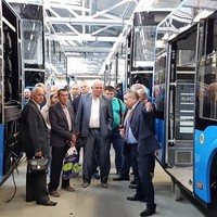Сборка автобуса на заводе